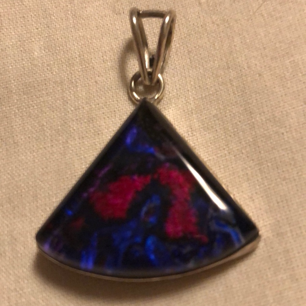 Beautiful necklace pendant set in real silver